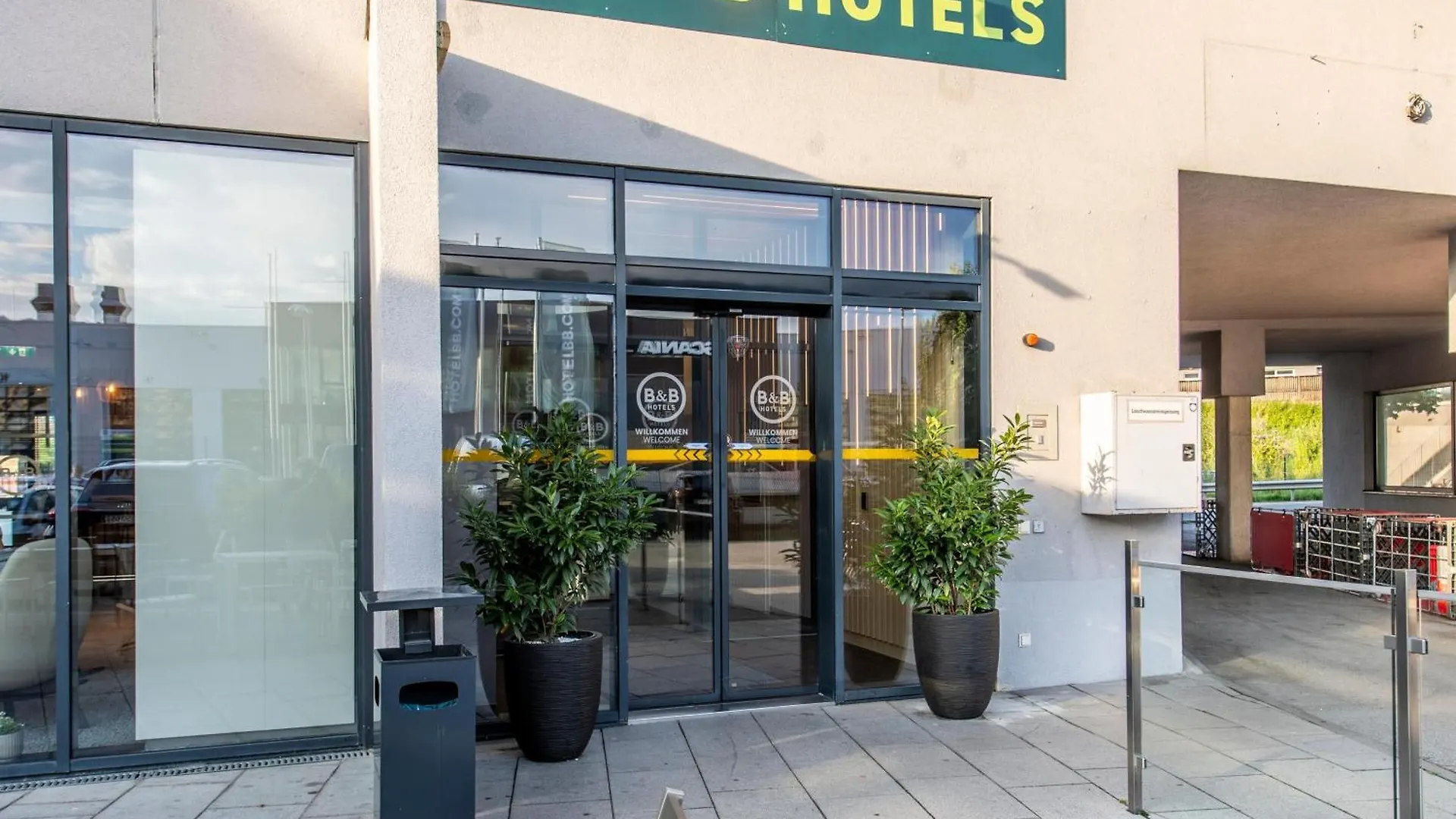 B&B Hotel Salzburg-Sued contacts